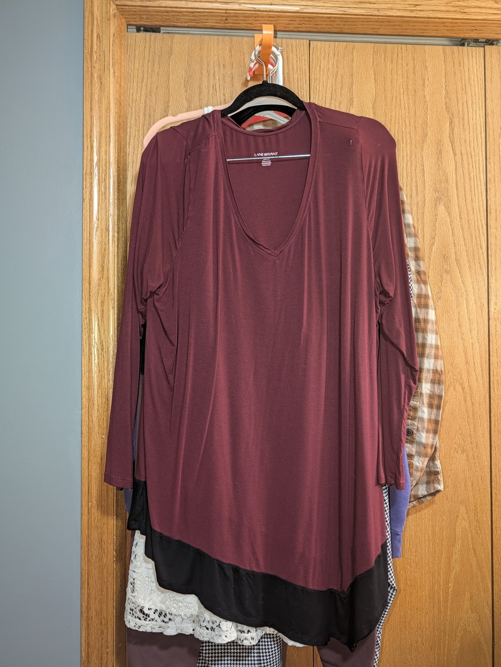 💛Lane Bryant Burgundy Long Sleeve Asymmetrical Tunic with Black Hem 18/20